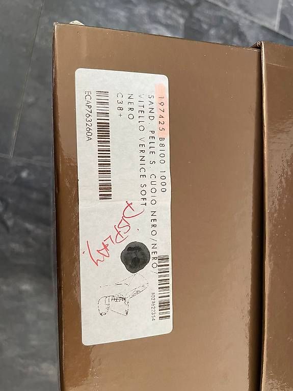 Scarpe da donna: Gucci Sandalen Schwarz Grösse 38.5 – Usato da Sissach venduto da Akimbaro 4