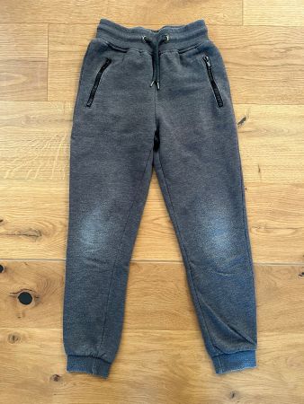 Trainerhose in Gr.134/140 zum austragen