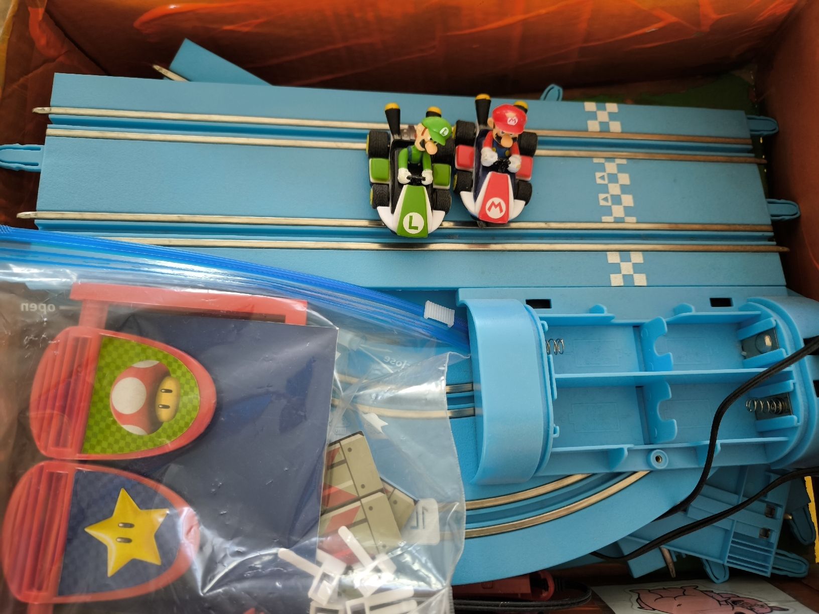 Carrera Piste: Carrera Mario Kart Rennbahn  – Usato da Zürich venduto da katjes 1