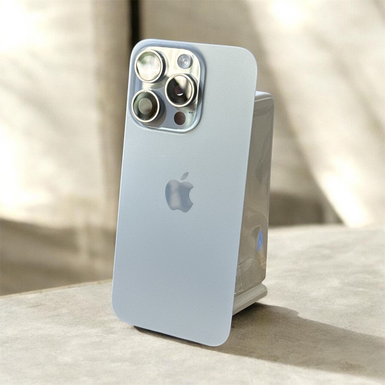 Apple Handys / Smartphones: Vitre Cache Arrière iPhone 15 Pro Titane Nature - original – Neu und originalverpackt aus Morges von DA-repa 1