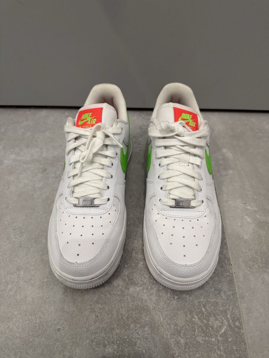 Nike Scarpe da uomo: Nike Air Force 1, pointure 38,5. – Nuovo (secondo la descrizione) da La Chaux-de-Fonds venduto da kel_9khc