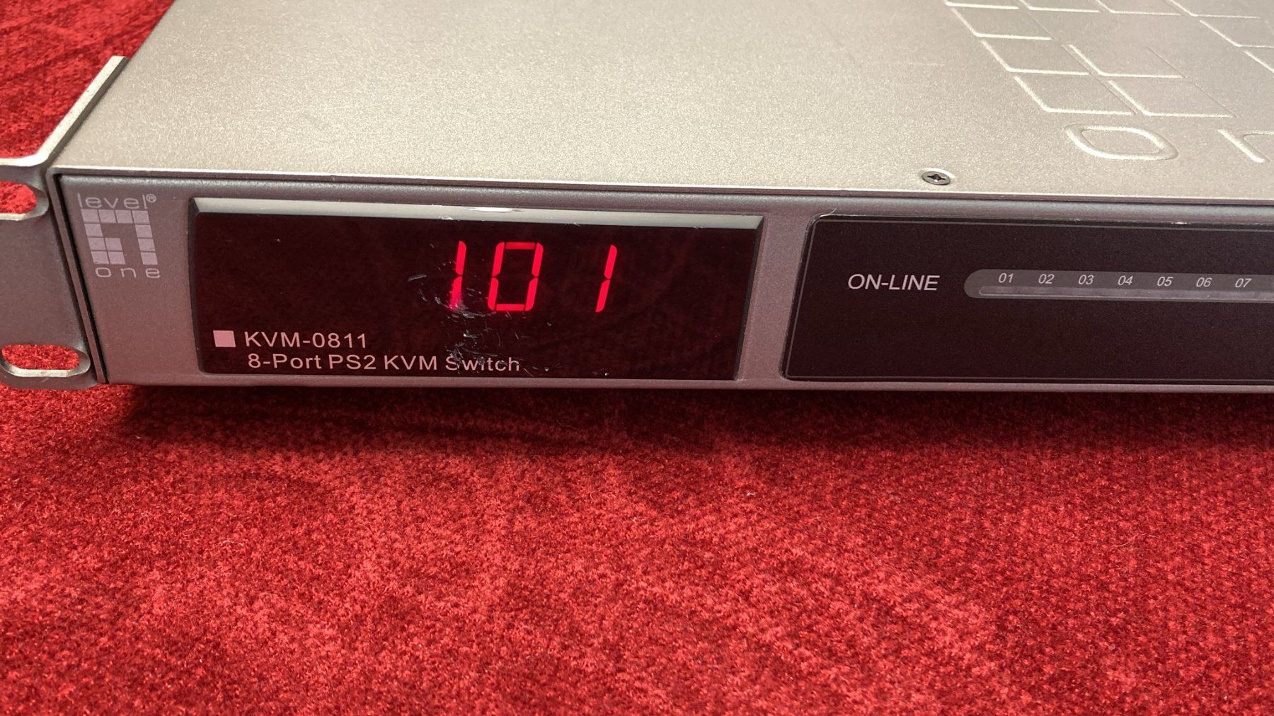 Hubs & Switches: Steuerung LevelOne KVM-0811 8-Port PS/2 KVM Switch – Gebraucht aus Dietikon von Rima57 1