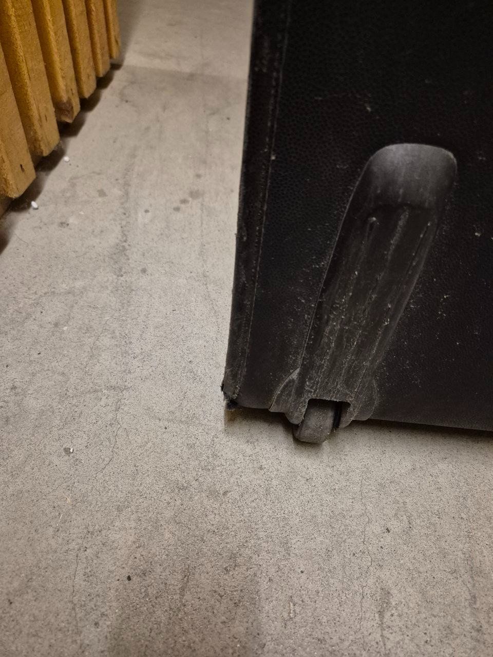 Samsonite Reisekoffer: Samsonite Business-Trolley / Piloten-Koffer Schwarz – Gebraucht aus Zürich von MikeFe 3
