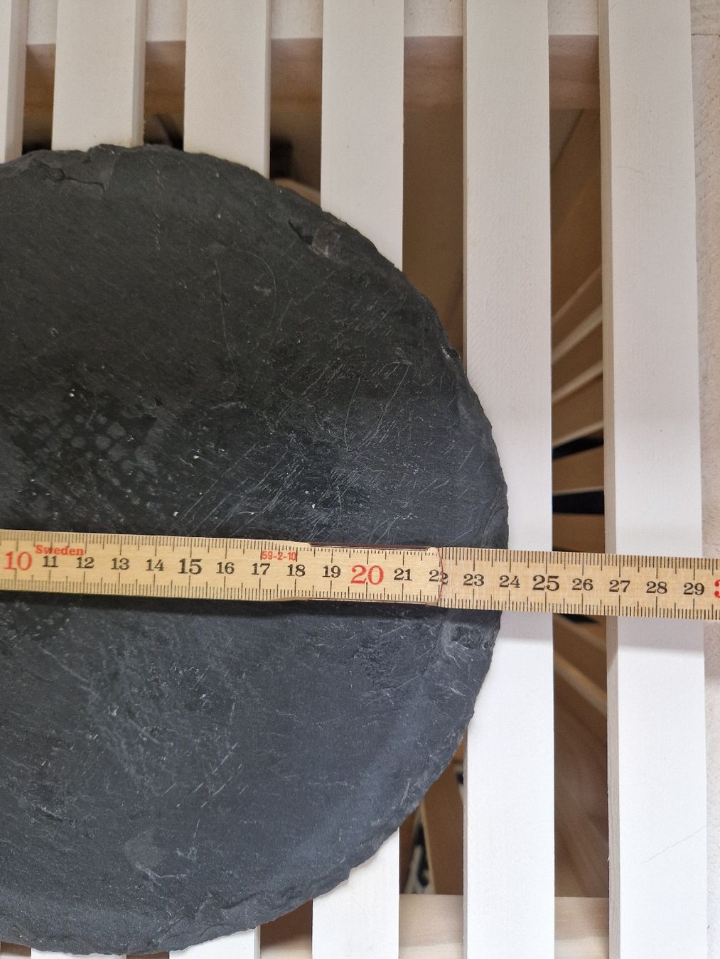 Servierplatten: Dekorative Schieferplatte, Servierplatte, Ø ca 29cm – Gebraucht aus Weggis von Oswadan 1