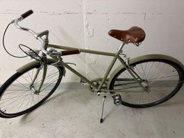 Retro Citybike olivgrün mit braunem Sattel (3