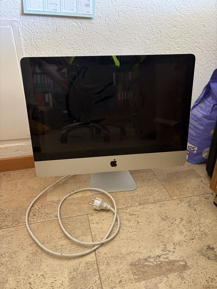 Apple Monitor: Appel Monitor  – Usato da Zezikon venduto da heb_b29z