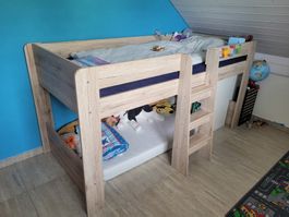 Kinderzimmer (Bett 90*200 + Schrank + Kommode)