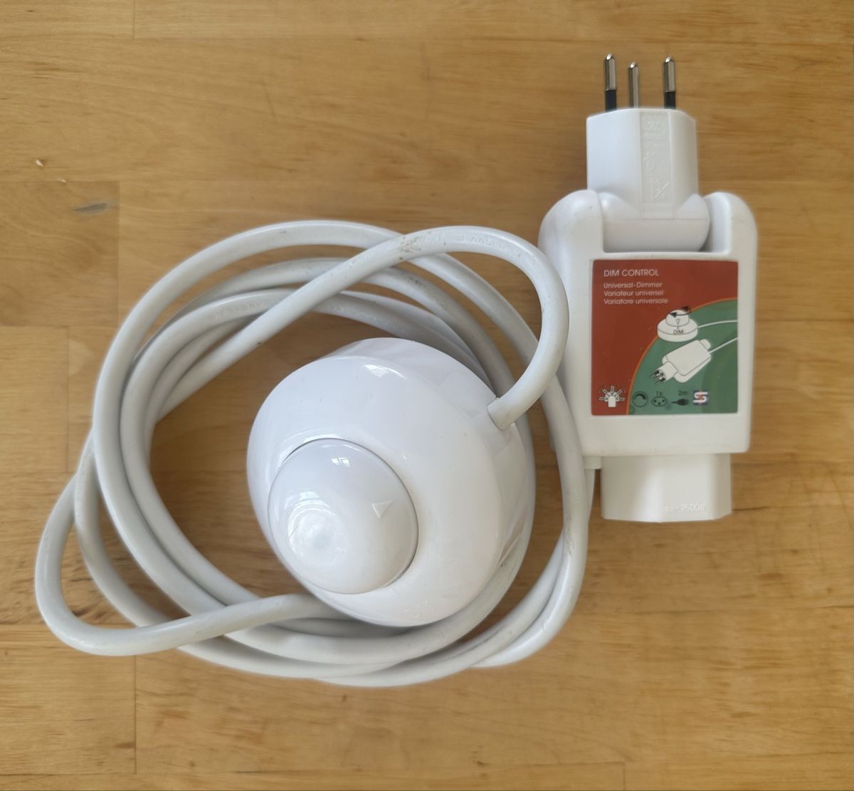 Componenti elettronici: Dim Control Universal Dimmer white plug in  – Usato da Gutenswil venduto da 333_ssx8