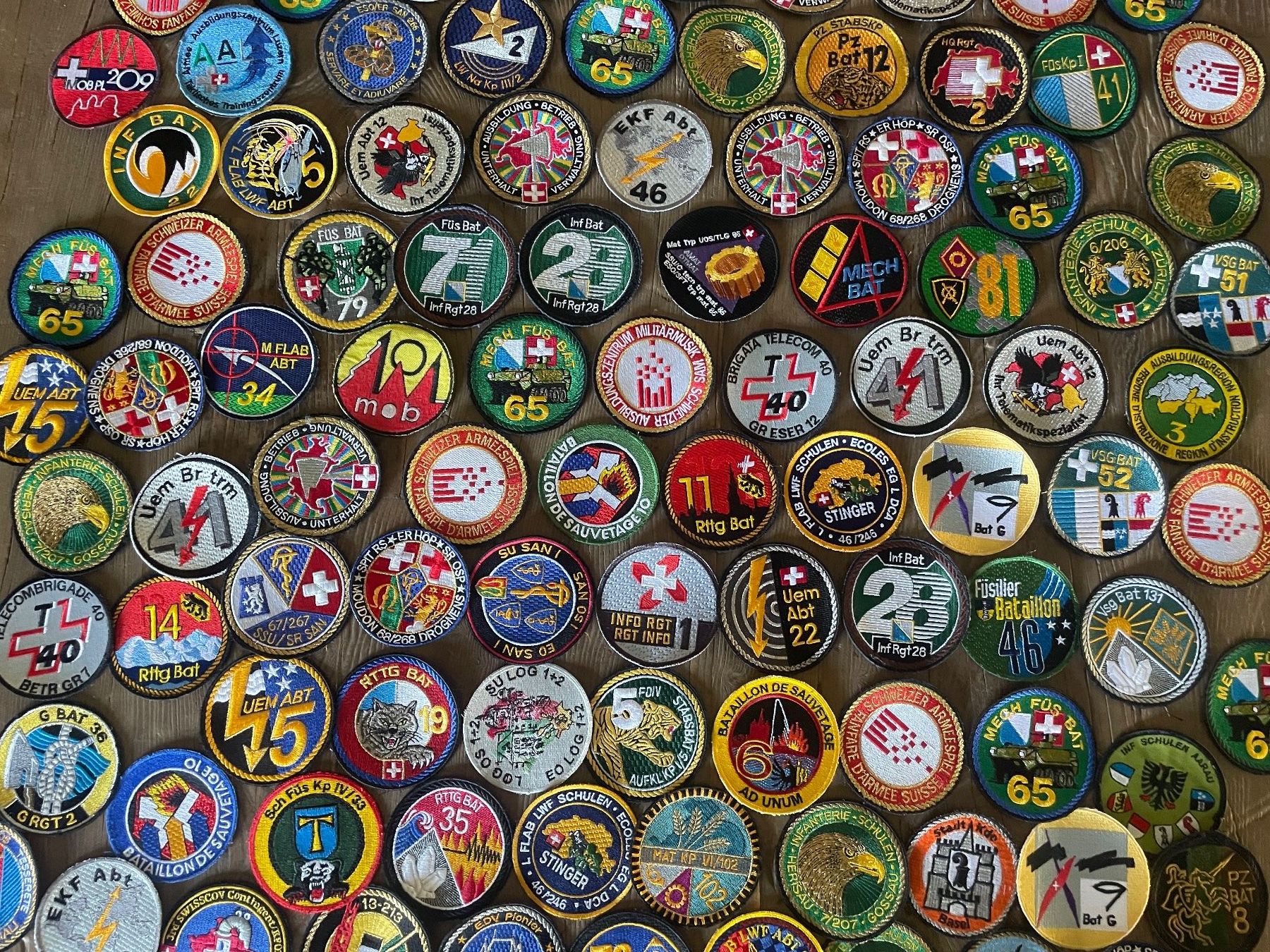 Schweizer Armee Placchette & Badge: XXL Militär Badge Sammlung !! – Usato da Volketswil venduto da rubin74 8