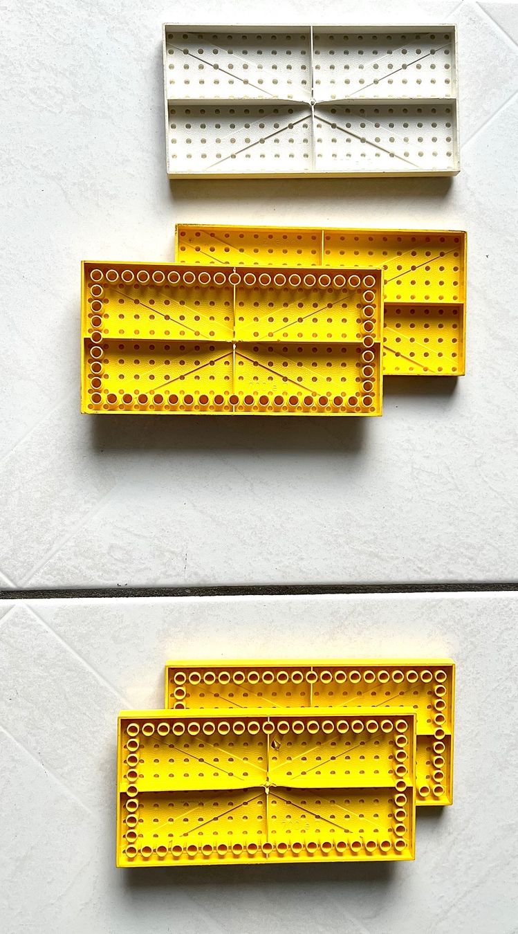 Lego Giocattoli: Lego 3+2 Grundplatten 6x8 – Usato da Mont sur Rolle venduto da uttin 1