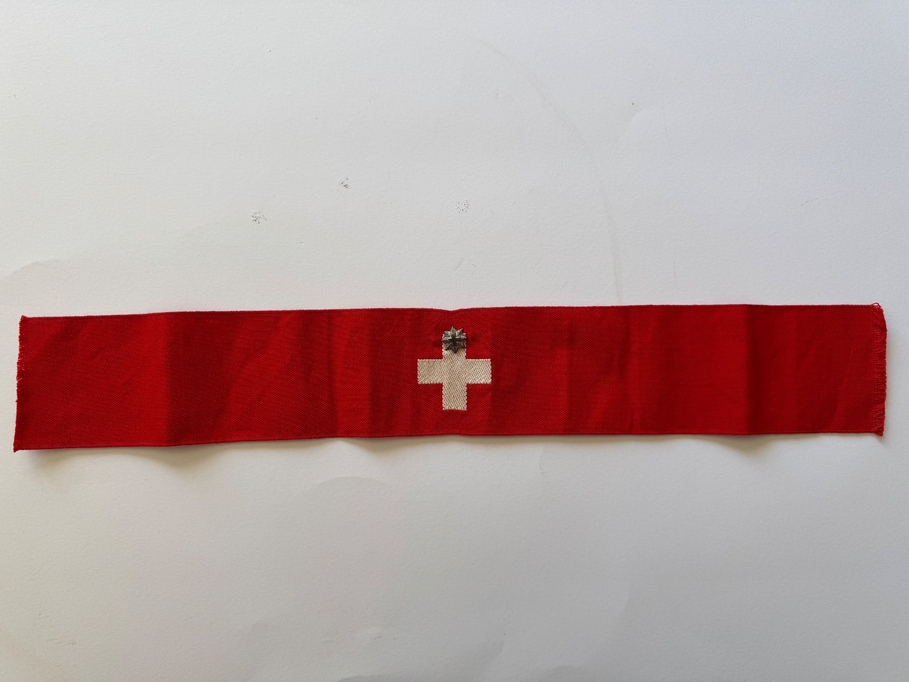 Schweizer Armee Uniformen: Armbinde Schweizer Kreuz mit Abzeichen gebraucht – Gebraucht aus Feldmeilen von Allerlei3112 1