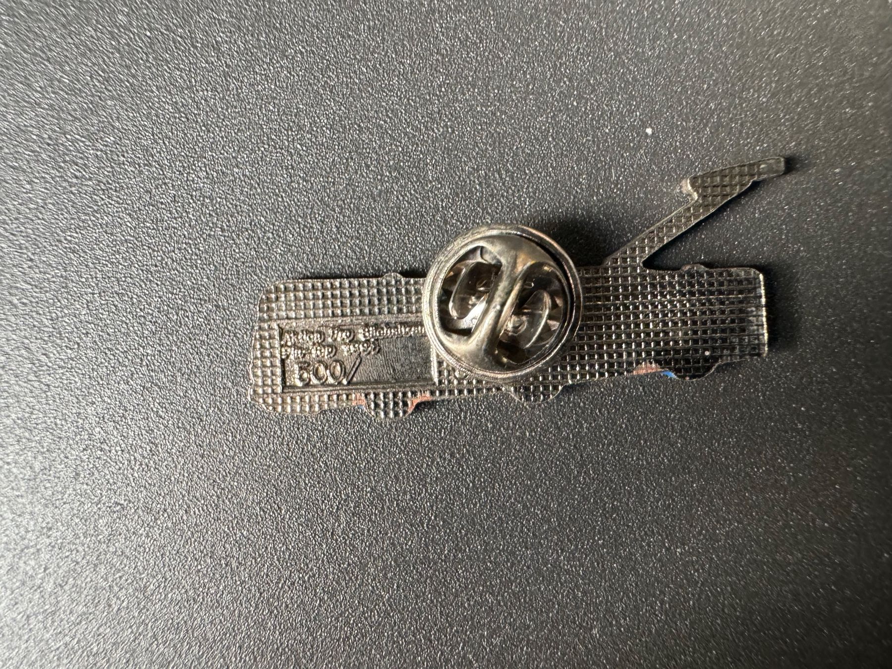Placchette & Badge: Pin Truck Auto Wagen Bus Oldtimer – Usato da Galgenen venduto da rub_f6kh 1