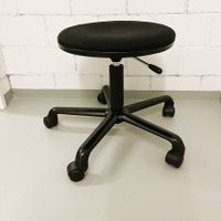 Höhenverstellbarer Hocker