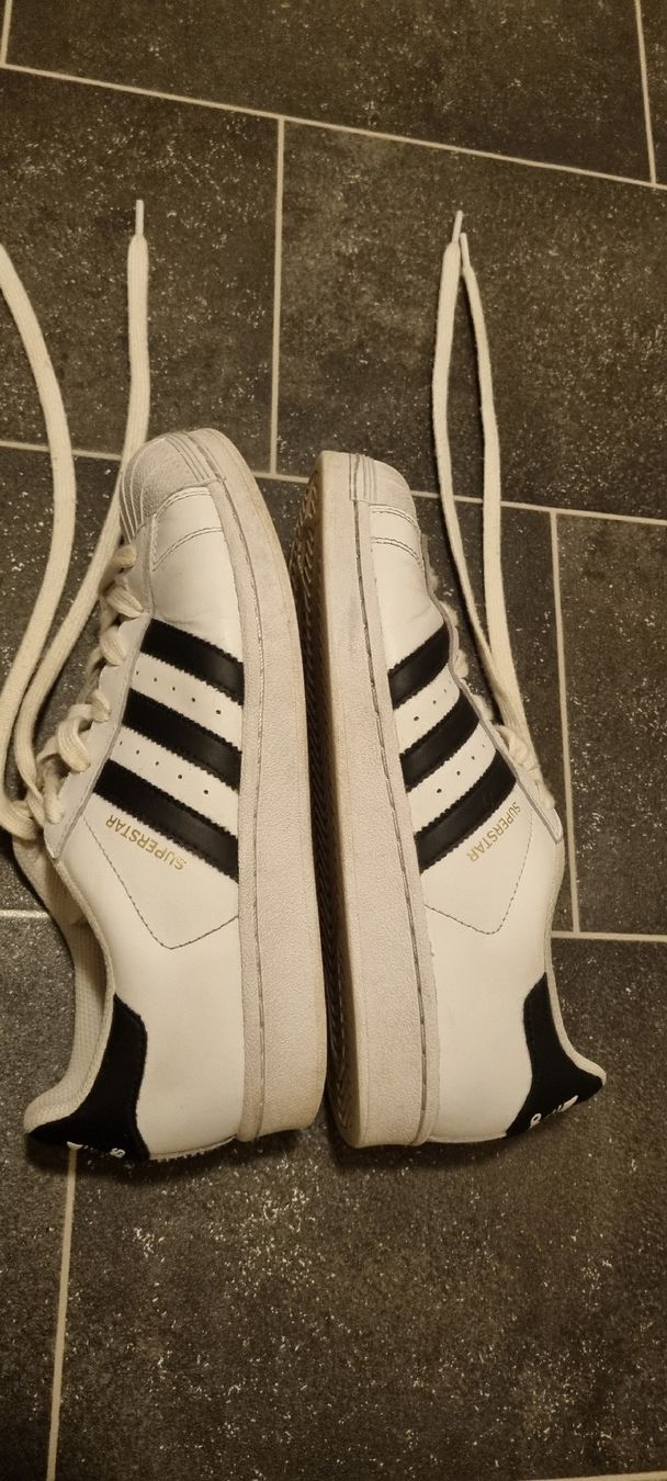 Adidas Chaussures femmes: Adidas Superstar, Grösse 38 2/3 – Neuf (Voir description) à Gattikon par myartshop 3