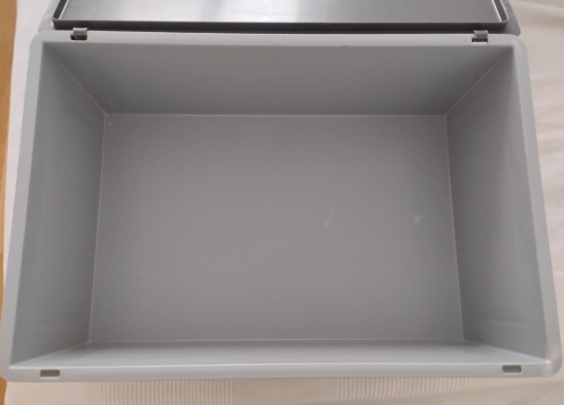 Utz Contenitori & Simili: UTZ Kunststoff Box mit Deckel – Usato da Bremgarten b. Bern venduto da gutzi63