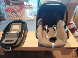 Maxi-Cosi mit FamilyFix und Zubehör