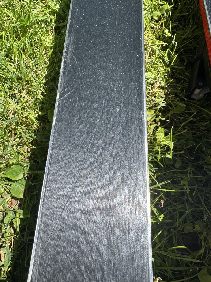 Head Sci: HEAD Peak Skis with Bindings - Ready for Winter Fun! – Usato da Paudex venduto da mrh_6wwk 5