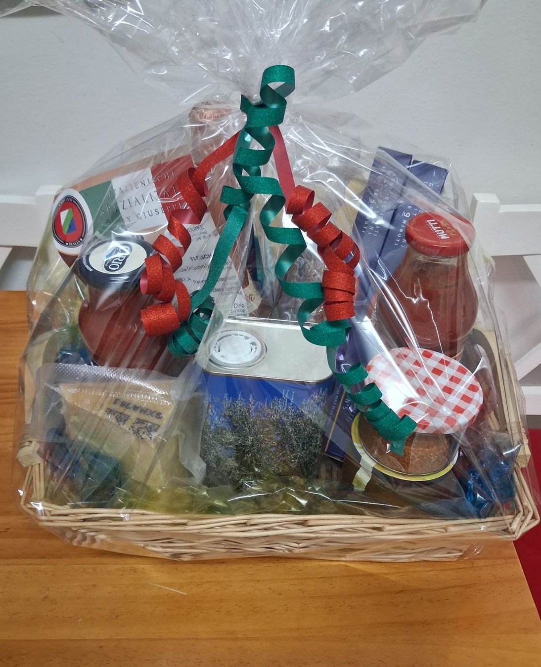 Lebensmittel & Spezialitäten: Feine Delikatessen Geschenk-Korb, Neu! – Neu und originalverpackt aus Reinach BL von ils_597w