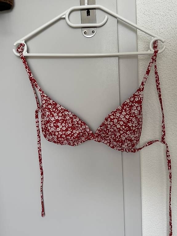 Maillots de bain & Bikinis: Roter Blümchen-Bikini – D'occasion à Bleienbach par Chi_Cari