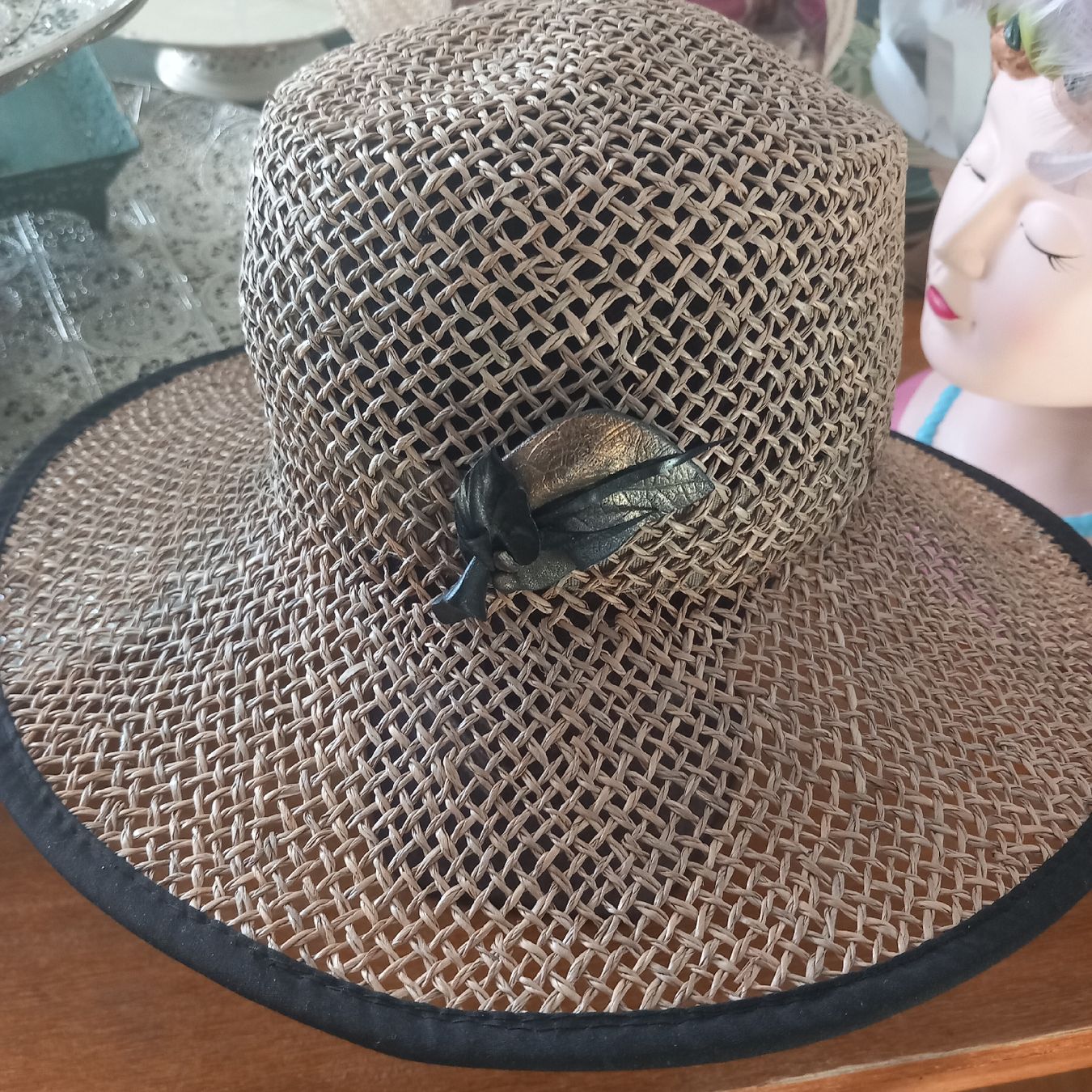 Copricapi, berretti & cappellini: Seeberger Hut m. Brosche /Vintage – Usato da Aegerten venduto da gismolini 7