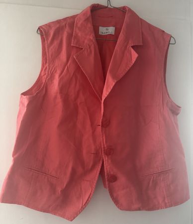 Vintage Isabell Rosé Vest - A Stylish Layering Piece!