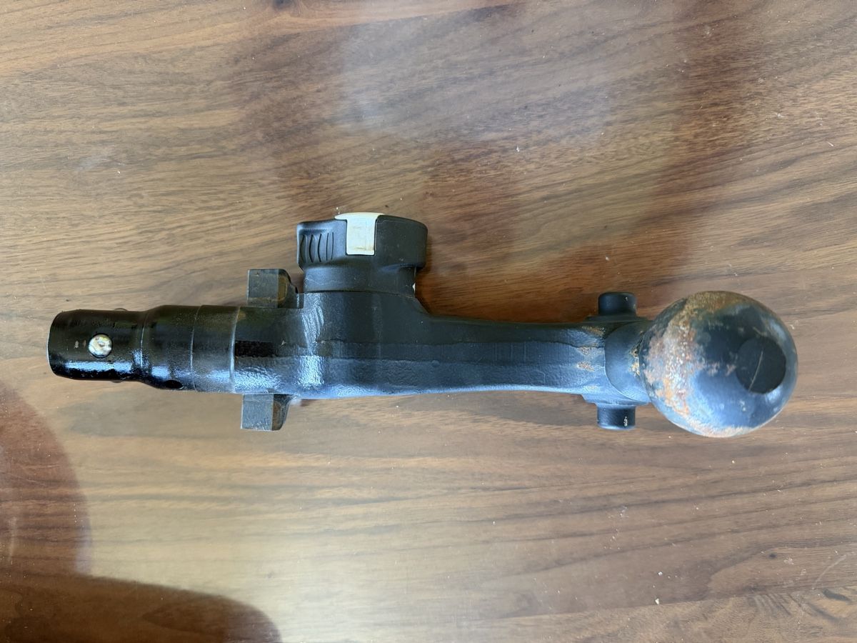 Tesla Tutti pezzi di ricambio auto: Tesla Model Y 2020-2025 tow hitch – Usato da Zürich venduto da __filipe 1