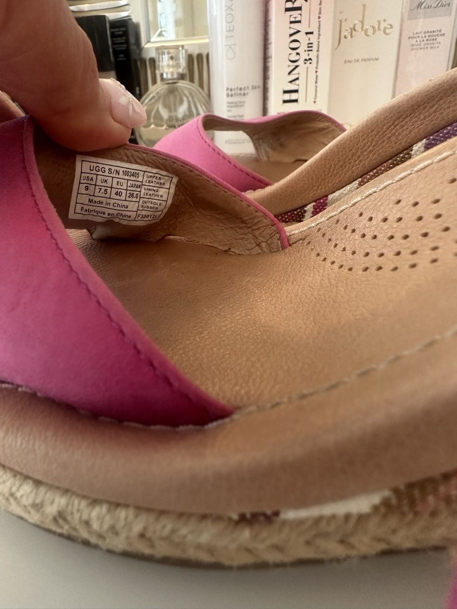 Damenschuhe: Ugg Sandal – Gebraucht aus Rudolfstetten von Laramalna 2