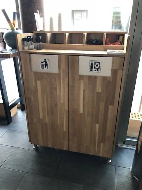 Komplettküchen: Abfallmöbel mit Behältern für Take-Away – Gebraucht aus Tüscherz-Alfermée von gra_8sd9
