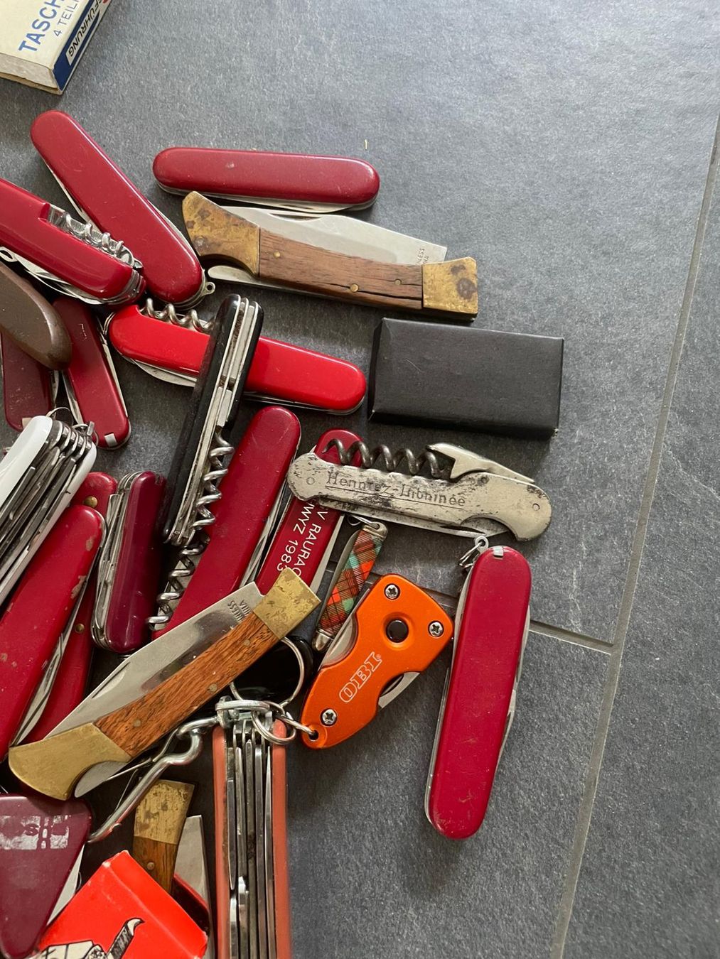 Victorinox Couteaux de poche: Taschenmesser Lot – D'occasion à Unterlangenegg par can_rf8g 4