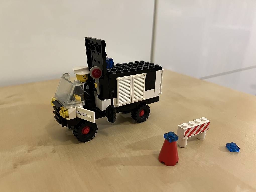 Spielzeuge: Lego Vintage Polizeiauto 6681 – Gebraucht aus Zürich von Voerny 3