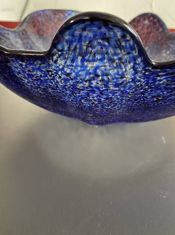 Ciotole: Blaue Glasschale mit gewelltem Rand – Usato da Gempenach venduto da Mittelpudel 1