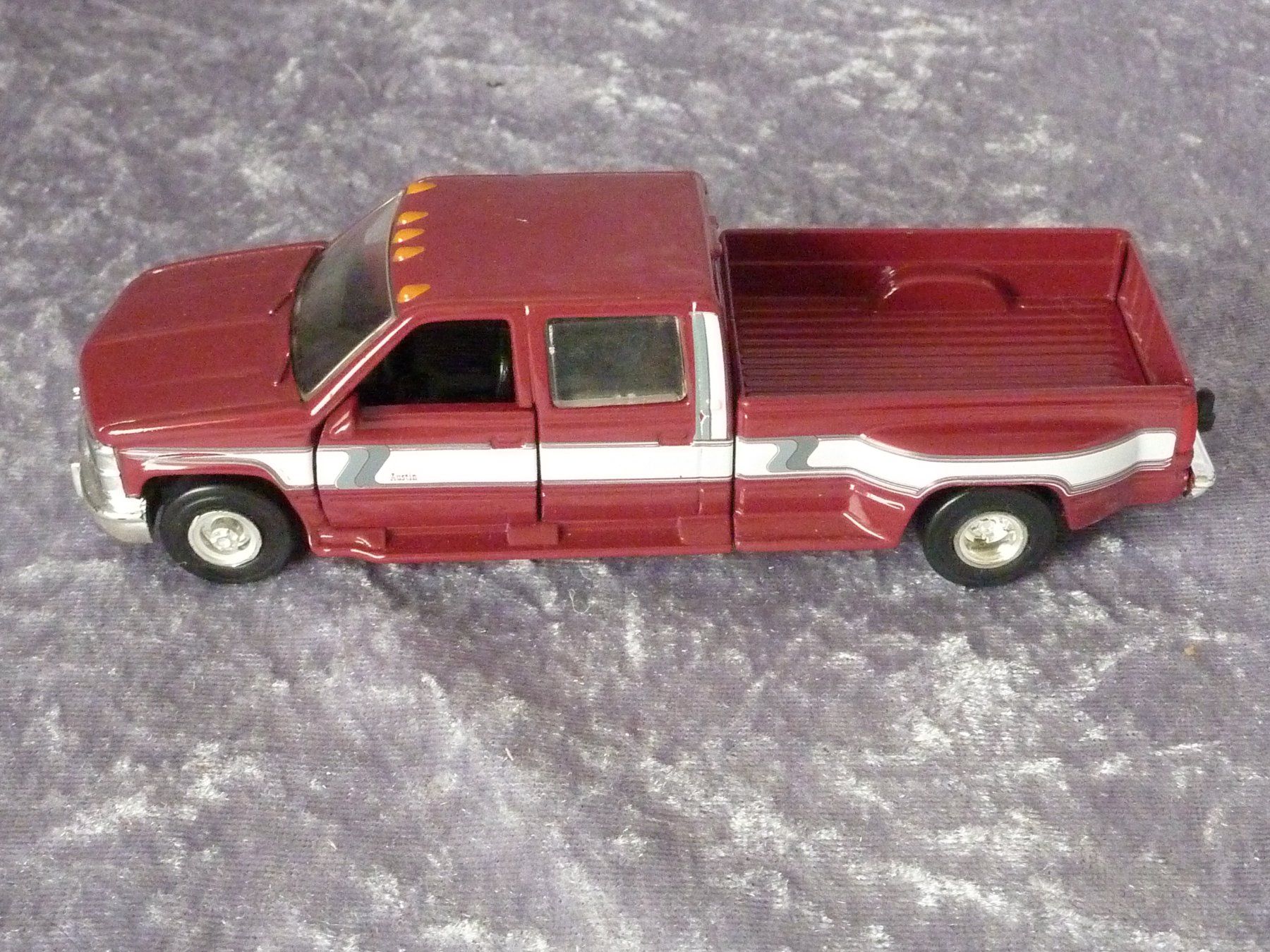 Chevrolet Modellini d'auto: Chevrolet Silverado Dually – Usato da Dürrenäsch venduto da modellautos4you 1