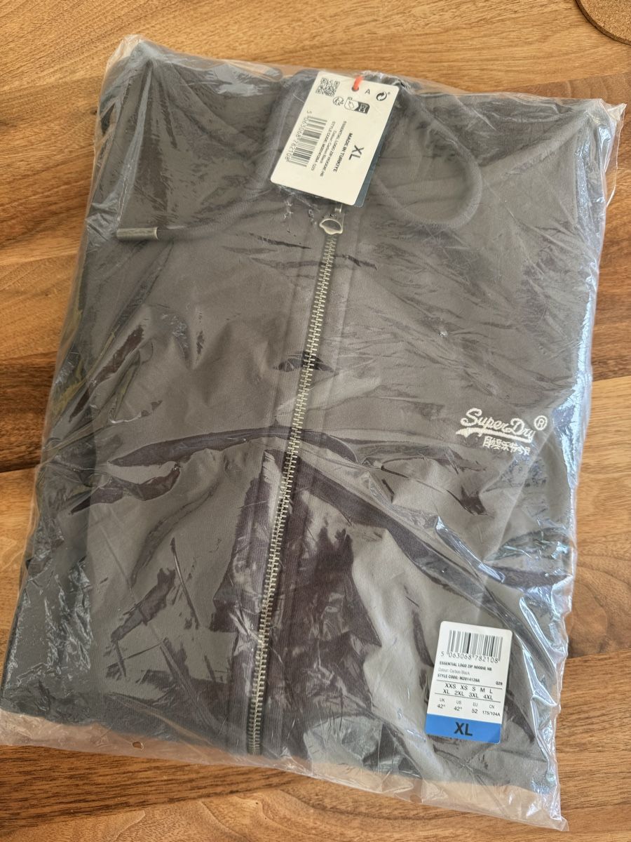 Superdry Maglioni & Felpe: Superdry zip hoodie – Nuovo e nell'imballaggio originale da Allschwil venduto da Romy10