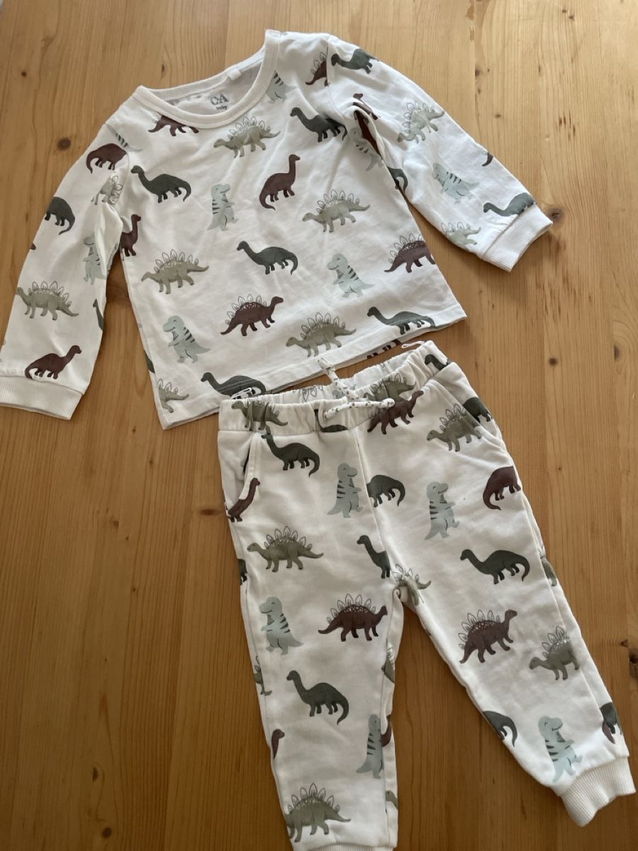 Lotti di vestiti: C&A Baby Dino Set, Grösse 86 – Usato da Spreitenbach venduto da Gloxinia
