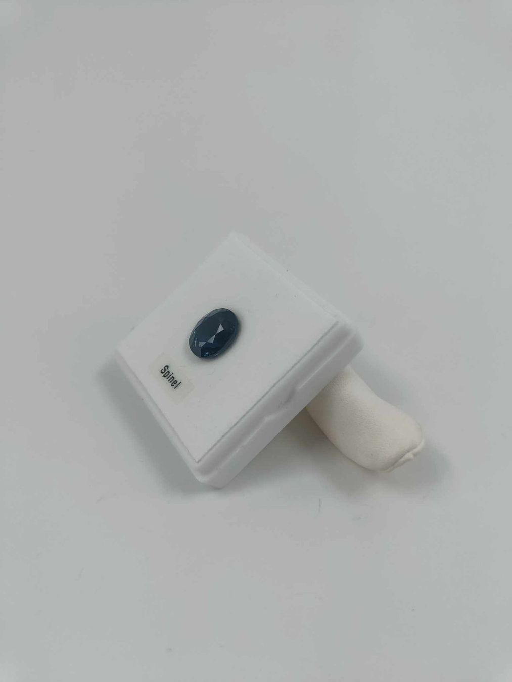 Pietre preziose: 1 TIEFBLAUER SPINELL 9.99CT. – Usato da Luzern venduto da EdiGem 2