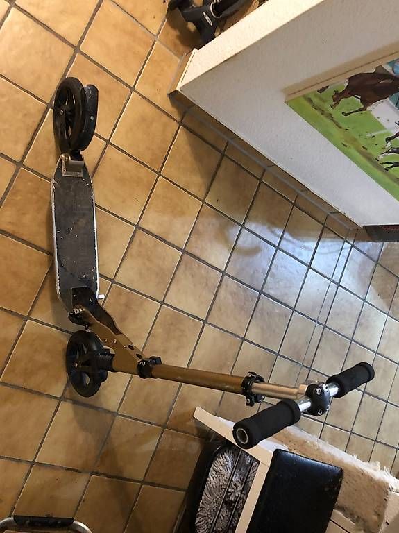 Micro Kickboard: Solides MICRO Board ,gefedert mit Abstellbügel – Usato da Villnachern venduto da focusride 2