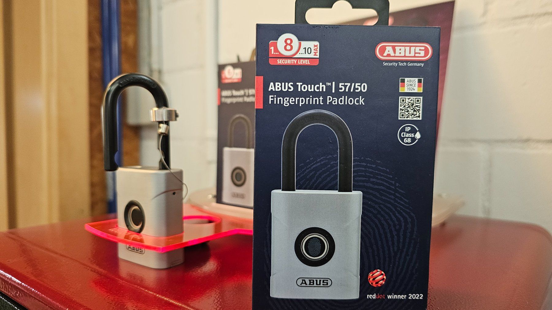 Abus Lucchetti: Abus Fingerabdruckschloss 57/50 Touch, silber – Nuovo e nell'imballaggio originale da Koppigen venduto da Bracher_Mail-House