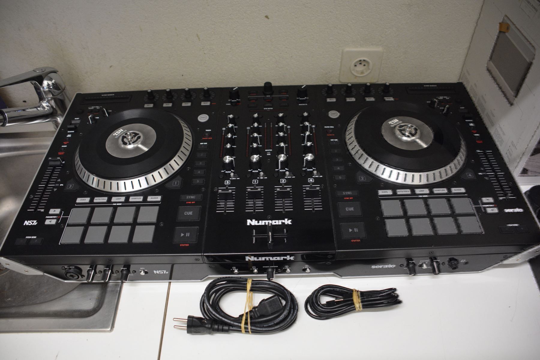 Numark Console di mixaggio: Top Profi DJ Mixer Numark NS7II ab 649Fr – Usato da Biel/Bienne venduto da Secondhand_Shop 3