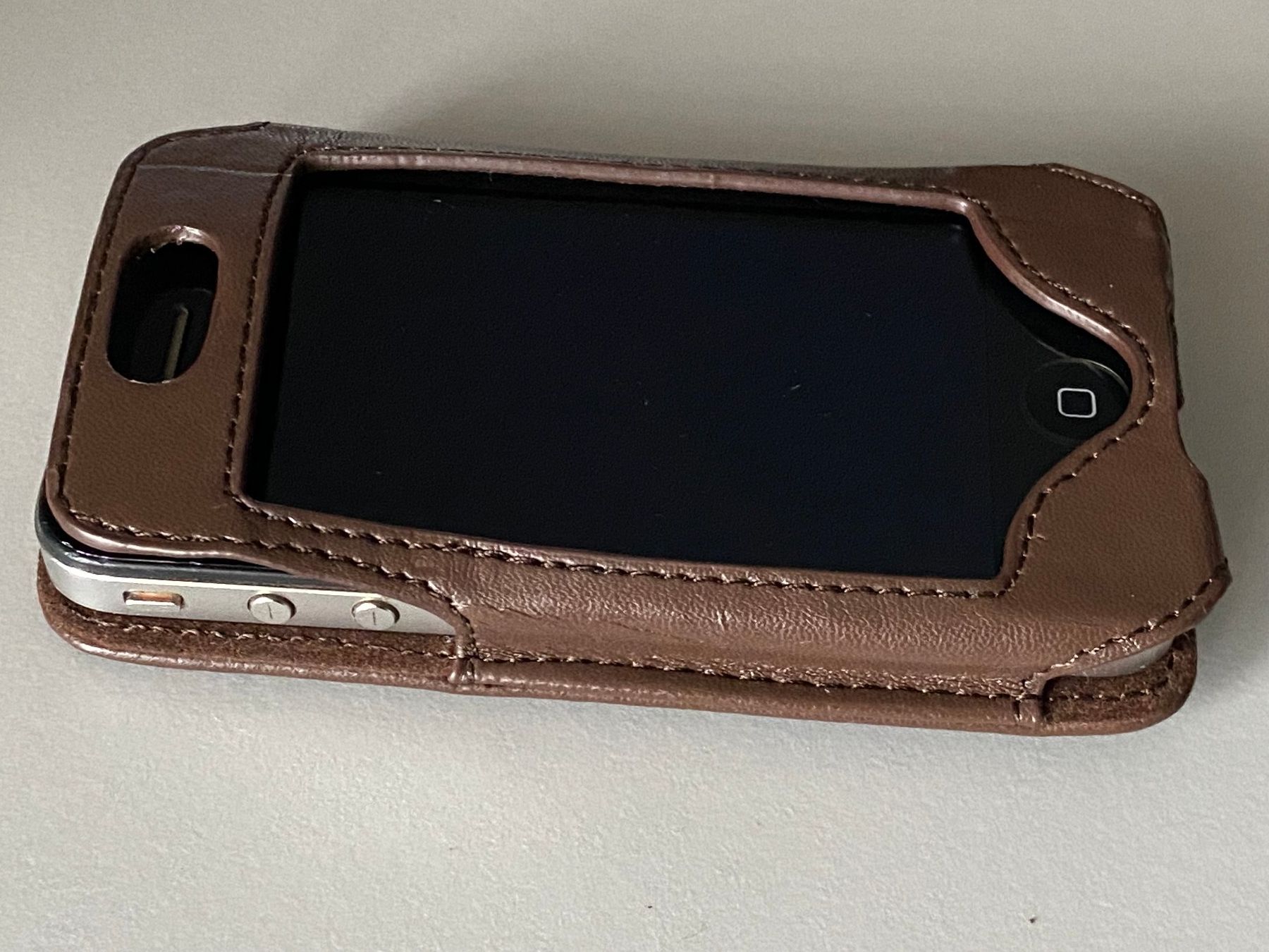 Apple Cover & Protezioni schermo: iPhone 4 Hüllen aus Kunstleder - ohne iPhone – Nuovo (secondo la descrizione) da Langwiesen venduto da Restposten-24 2