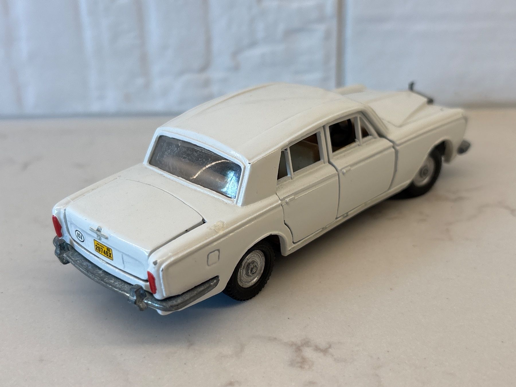 Dinky Toys Modellini d'auto: Voiture miniature Dinky Toys Rolls Royce Silver Shadow blanc – Usato da Gollion venduto da Hampton 1