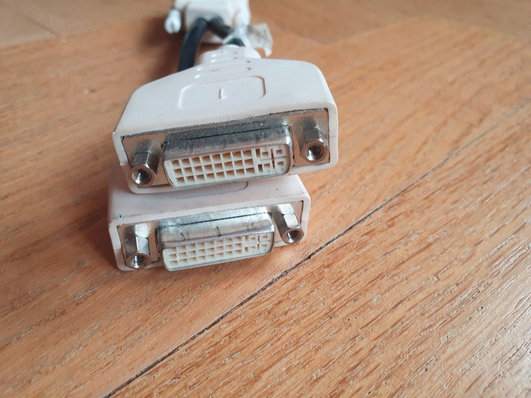 Cavi: DMS-59 zu 2x DVI Kabel – Usato da Bern venduto da Llu 1