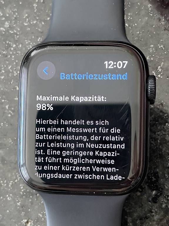 Apple Smartwatch: Apple Watch SE 44mm GPS – Usato da Bürglen TG venduto da sab_f6nd 1
