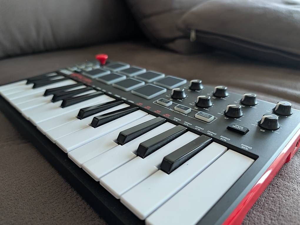Strumenti musicali: Akai MPK Mini MK2 USB-MIDI Controller OVP – Usato da Bern venduto da RipasBE 2