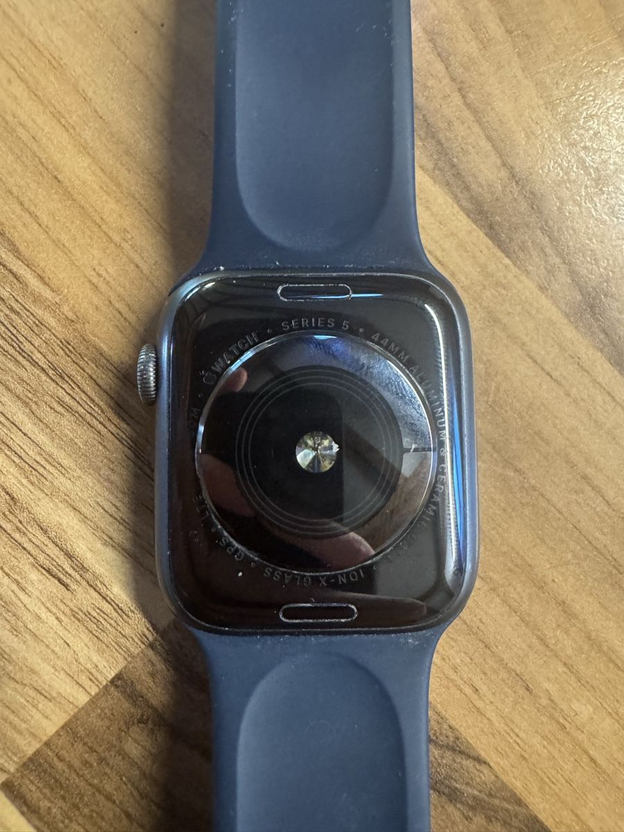 Apple Smartwatch: Apple Watch Series 5 44mm – Usato da Luzern venduto da zoe_qm6m 4