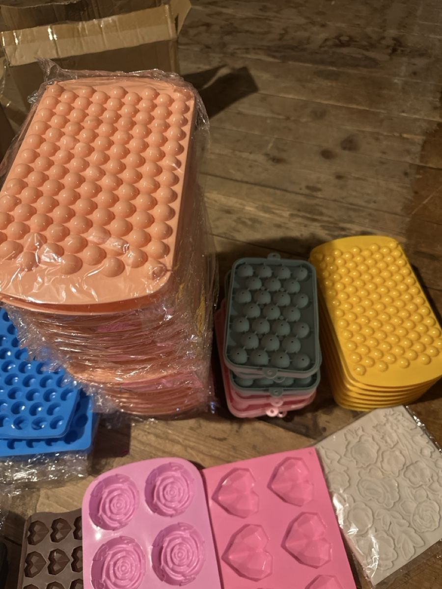 Elettrodomestici da cucina: Silicone Molds for Baking, Chocolate, Candy, Ice! 50 pcs – Usato da Aarau venduto da anb_qnk8 2