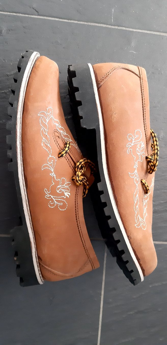 Scarpe da donna: Trachten-Schuhe Gr. 40/41 – Usato da Ftan venduto da StefanCorina 1