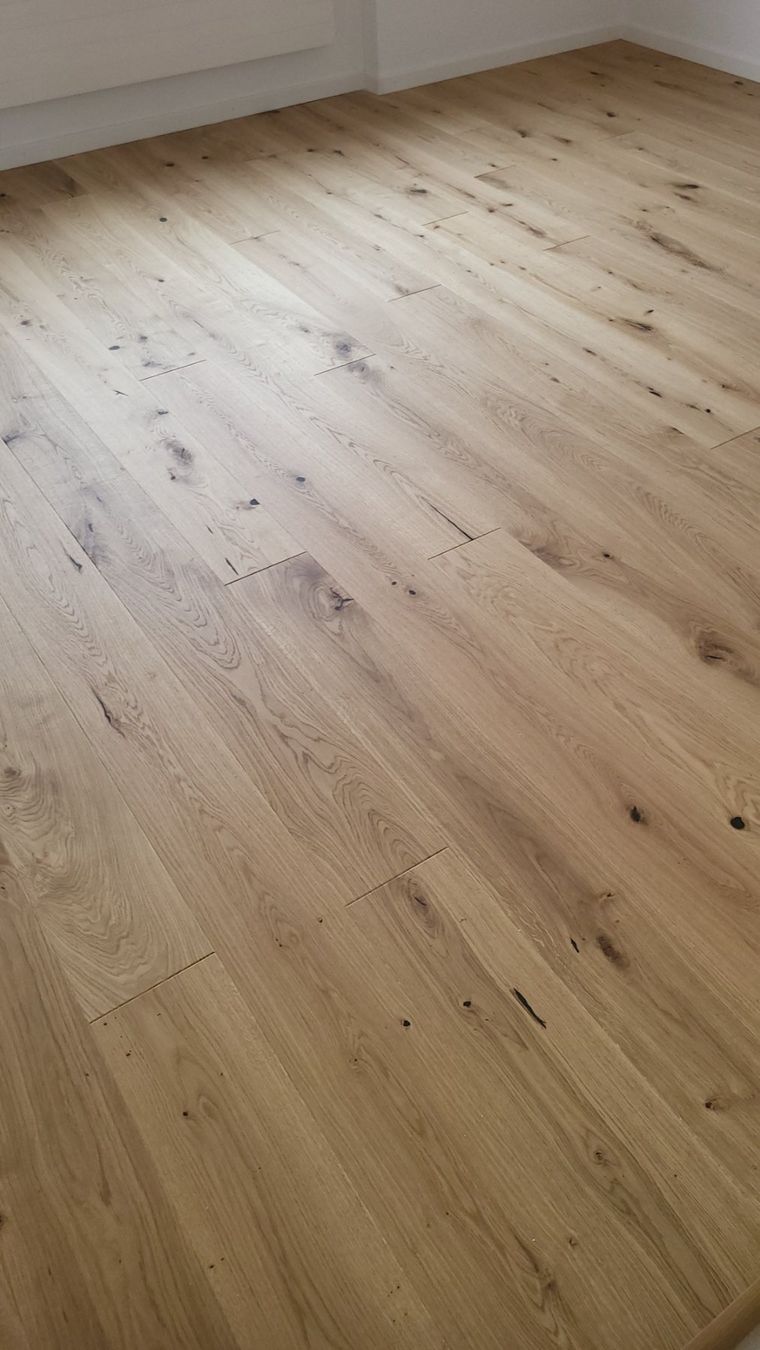 Articoli in legno: Parkett Landhausdielen Eiche geölt – Nuovo e nell'imballaggio originale da Rothrist venduto da swiss-laminat 1