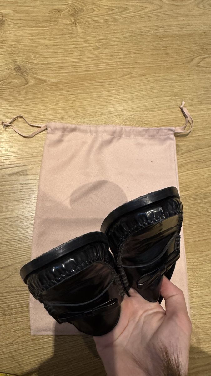 Stuart Weitzman Scarpe da donna: Stuart Weitzman Black Loafers – Usato da Dinhard venduto da emi_6jdk 6