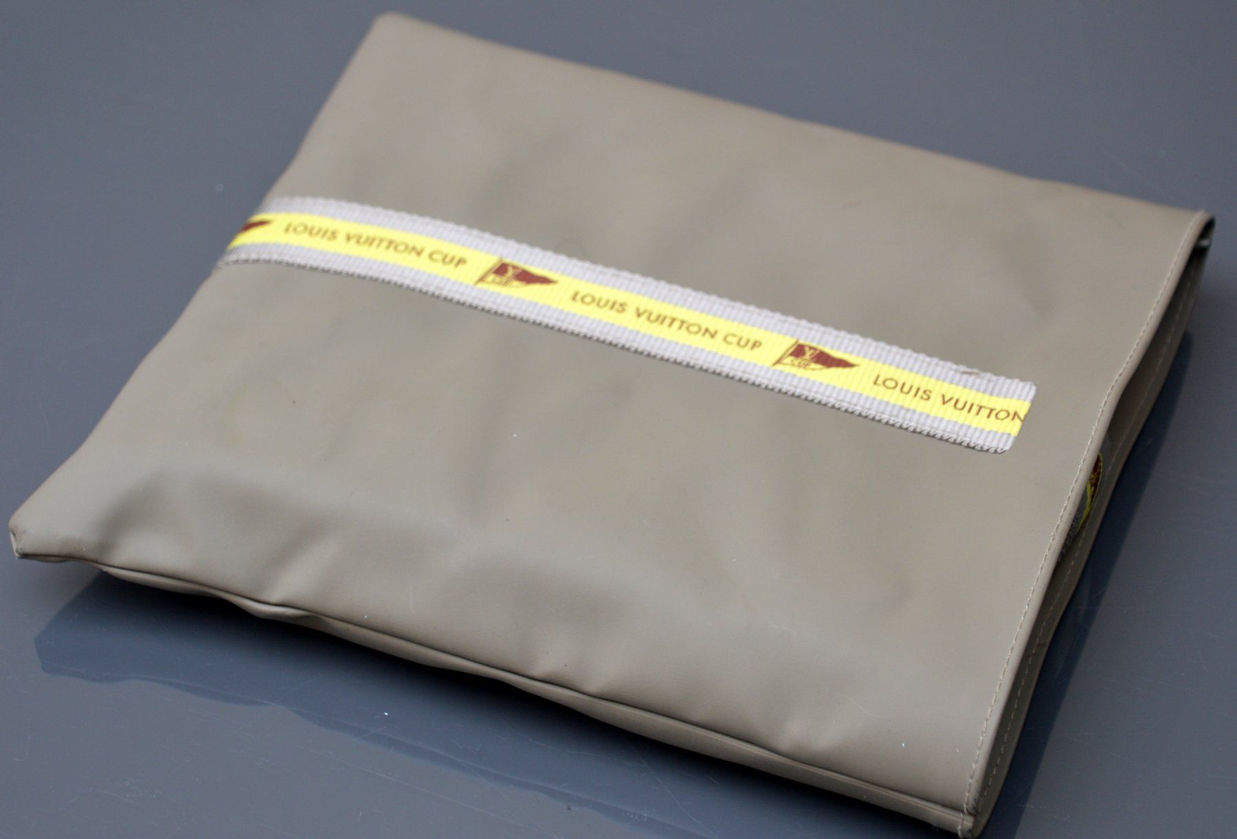 Louis Vuitton Covers & Borse: iPad-Hülle louis Vuitton Cup étui pour iPad – Usato da Collonges venduto da arashee 1