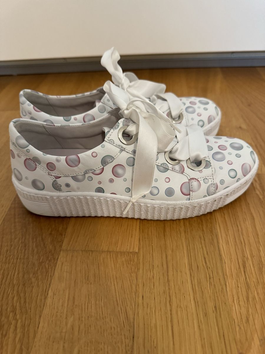 Gabor Chaussures femmes: Gabor Sneaker weiss Punkte Leder Gr. 3 1/2 – D'occasion à Beringen par ste_bh8w 2